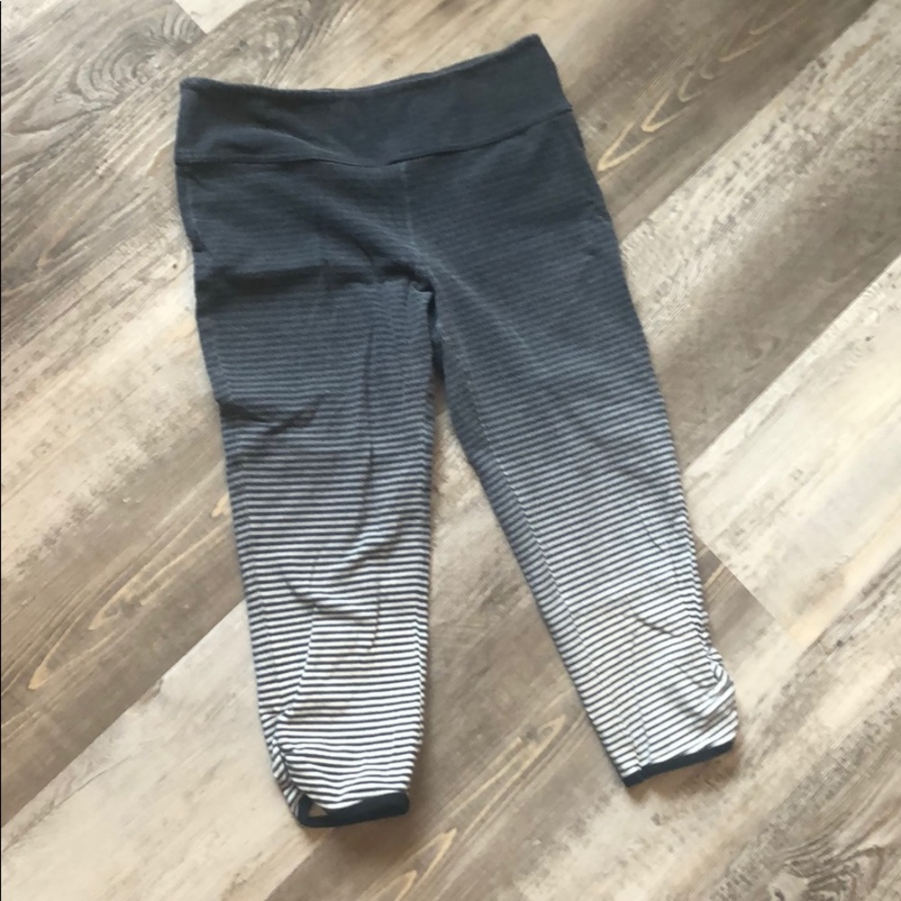 🧘🏼‍♀️ Capri Leggings. 2 for $12. P-3